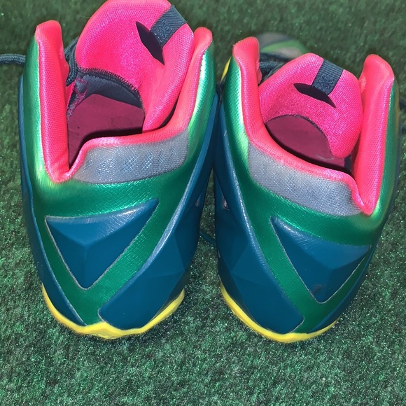 Nike LeBron XI 6Y Style: 621712-300 - Picture 5 of 8